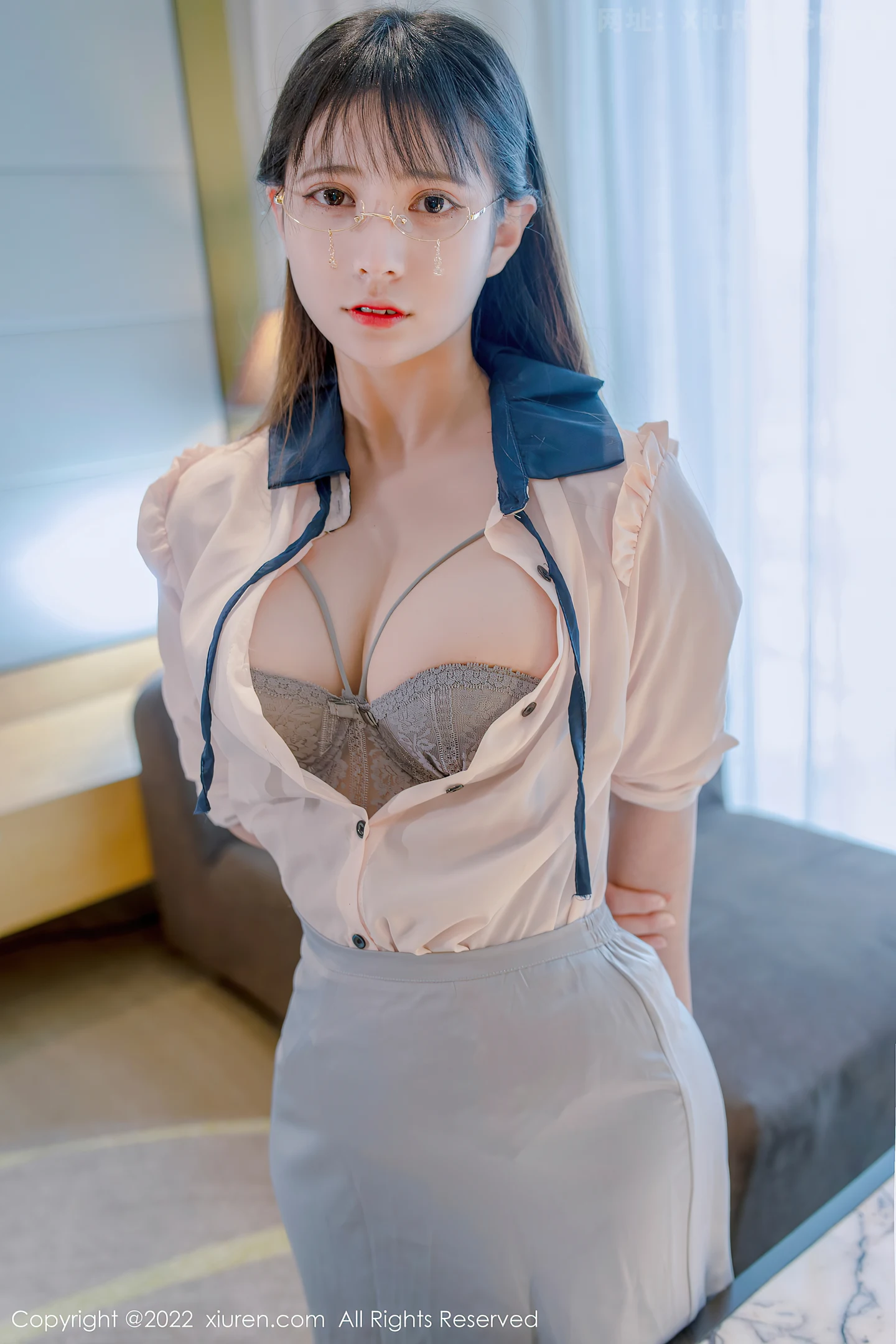 图片[4]-[XiuRen秀人网]VOL.4808 模特久久Aimee私房灰色露胸内衣配灰丝袜秀丰满身材诱惑写真67P-秀人网官方网站
